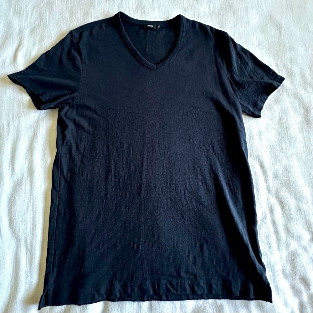 Vince Shirt Mens Medium Navy Blue V Neck Lightweight 100% Cotton Tee Peru Casual